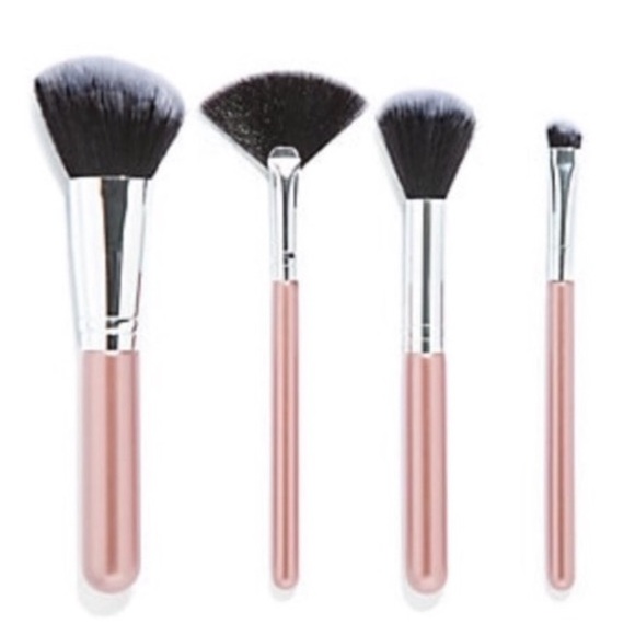 Belk Cosmetic Brushes - 4 Make Up Brushes - Top Rated - NIB - Picture 2 of 5